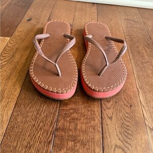 Havaianas Women’s Slim Flatform Loop Flip Flop (Size 9-10)